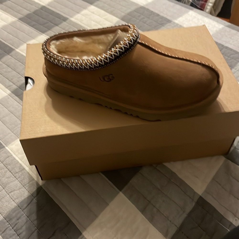UGG Kids Tasman II (size 3) chestnut.